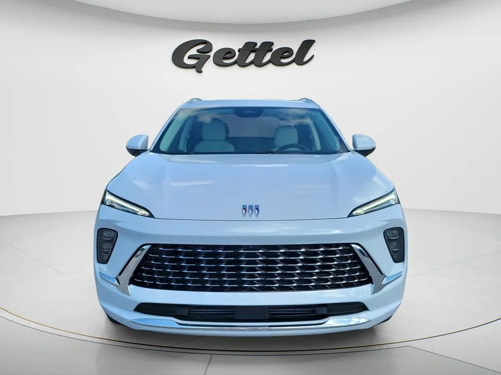 New 2026 Iridescent White Tricoat Buick Avenir image 3