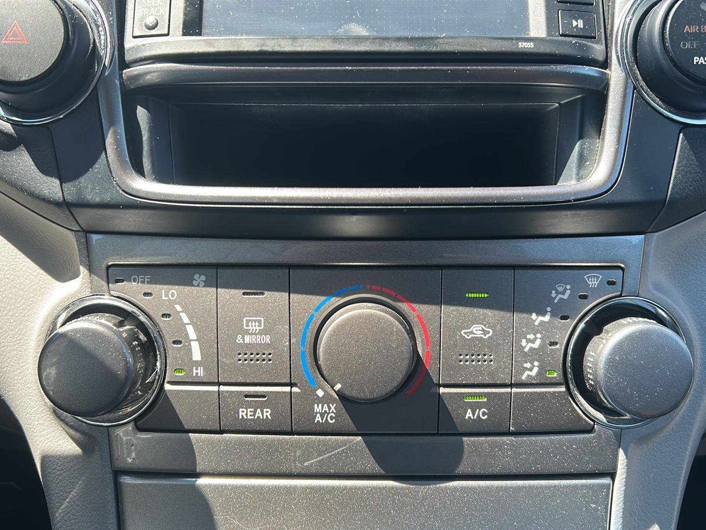 Used 2013 Toyota Highlander Plus with VIN 5TDZA3EH8DS039975 for sale in Kansas City