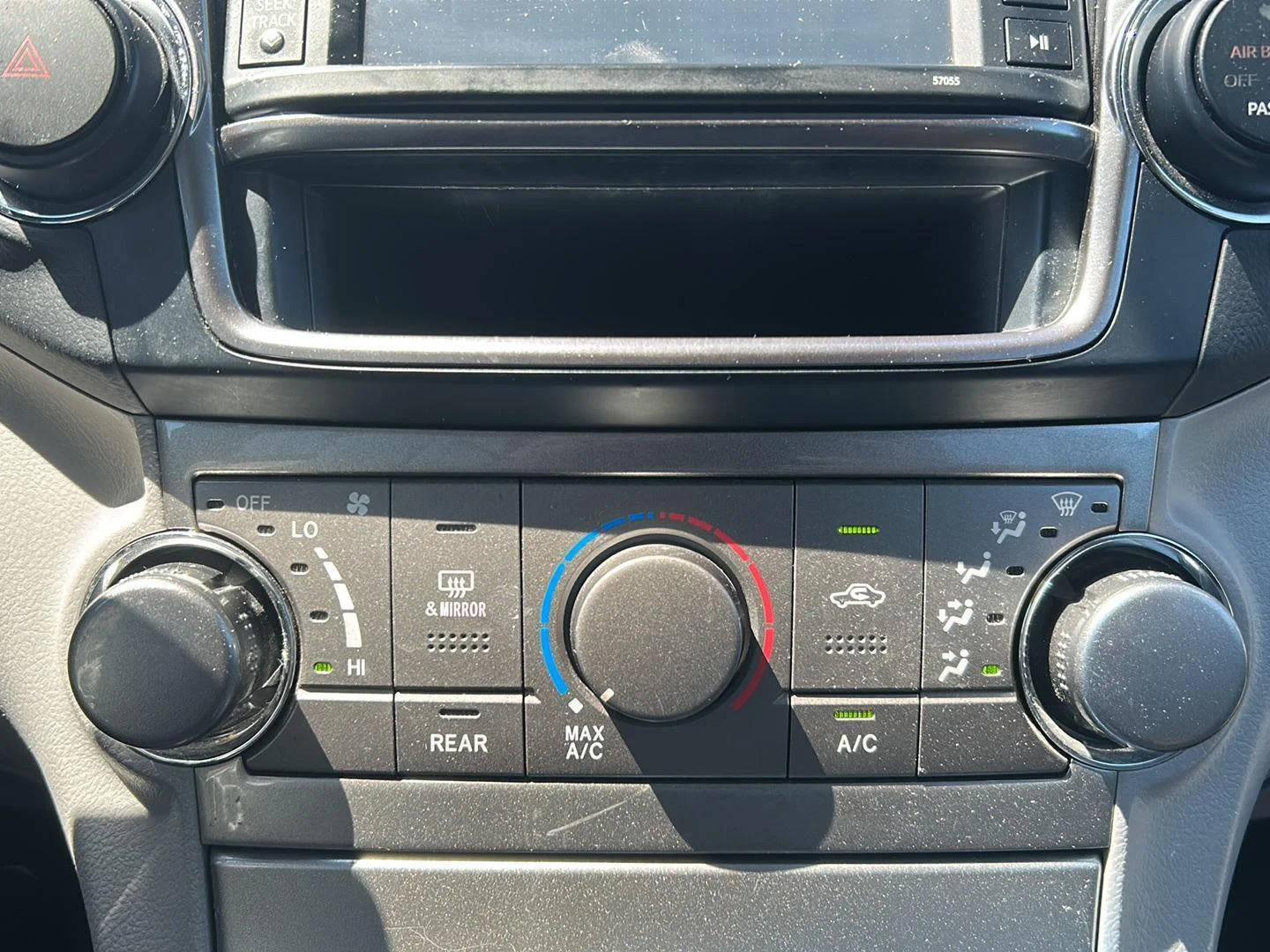 Used 2013 Toyota Highlander Plus with VIN 5TDZA3EH8DS039975 for sale in Kansas City