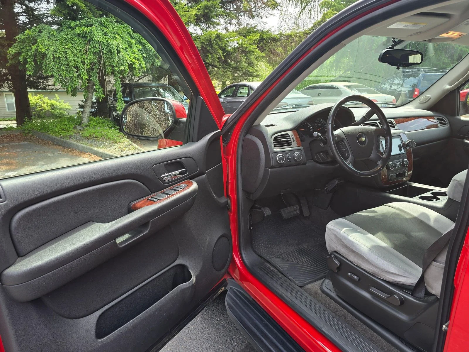 Used 2009 Victory Red Chevrolet LT image 8