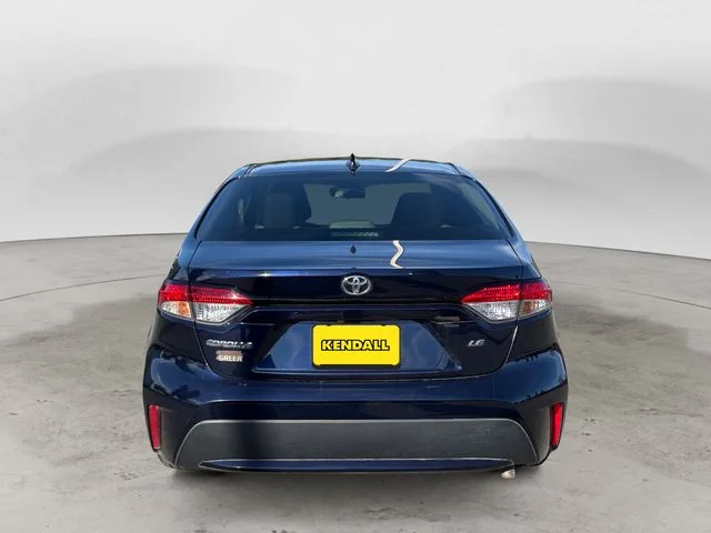 Used 2020  Toyota LE image 6