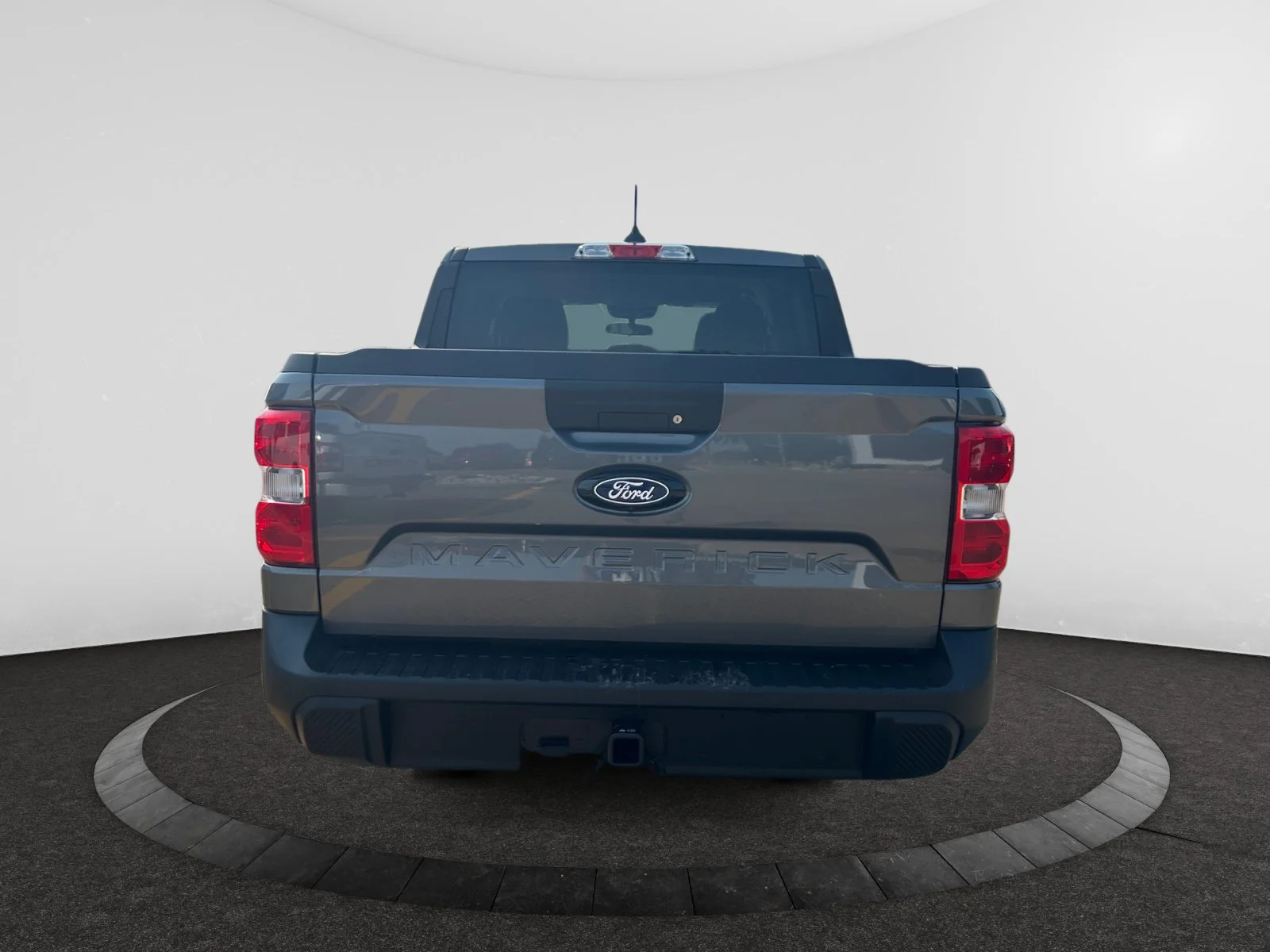 New 2026 Carbonized Grey Metallic Ford XLT image 4