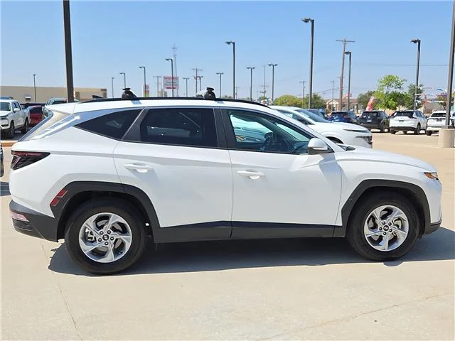 Used 2023 Serenity White Hyundai SEL Front-Wheel Drive image 5
