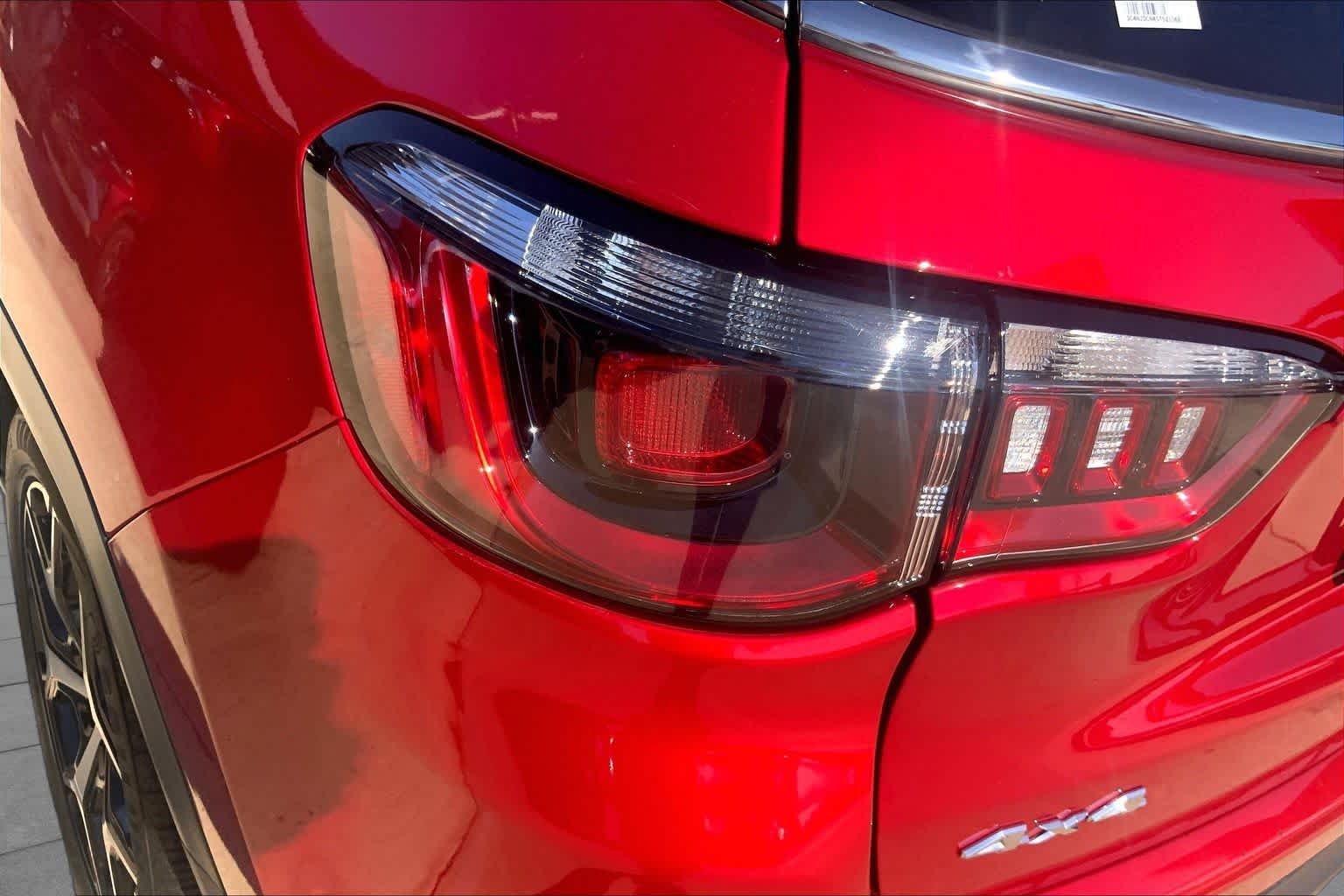 Used 2025 Red Hot Pearlcoat Jeep Limited image 28
