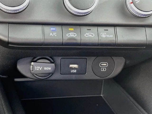 New 2026 Hyundai ELANTRA SE
