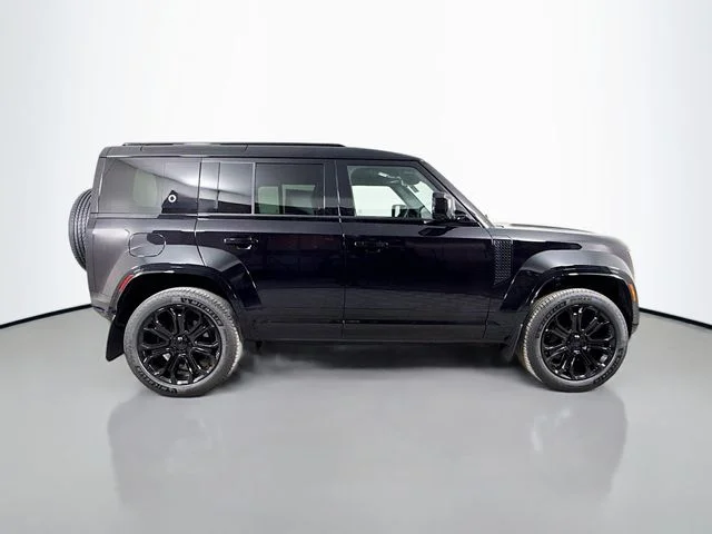 New 2026 Narvik Black Land Rover OCTA Black image 4