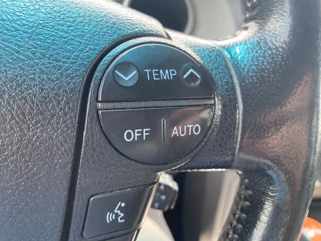 Used 2012 White Toyota Platinum image 25