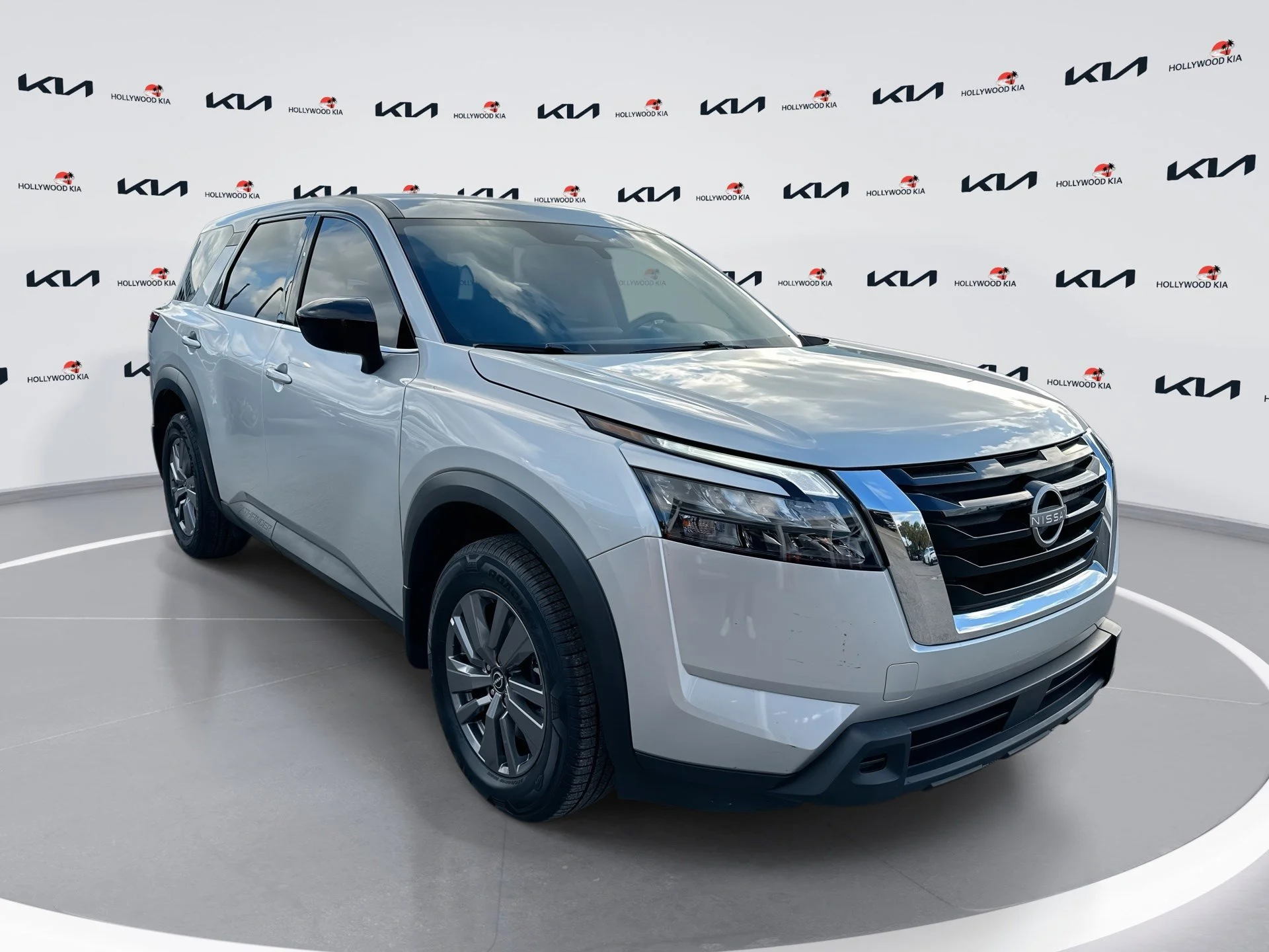 2024 Nissan Pathfinder S 2WD's photo