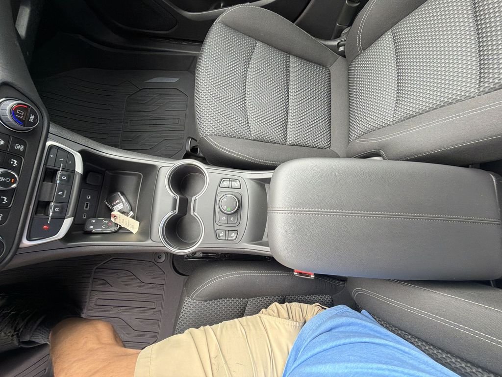 Used 2023 White GMC SLE image 20
