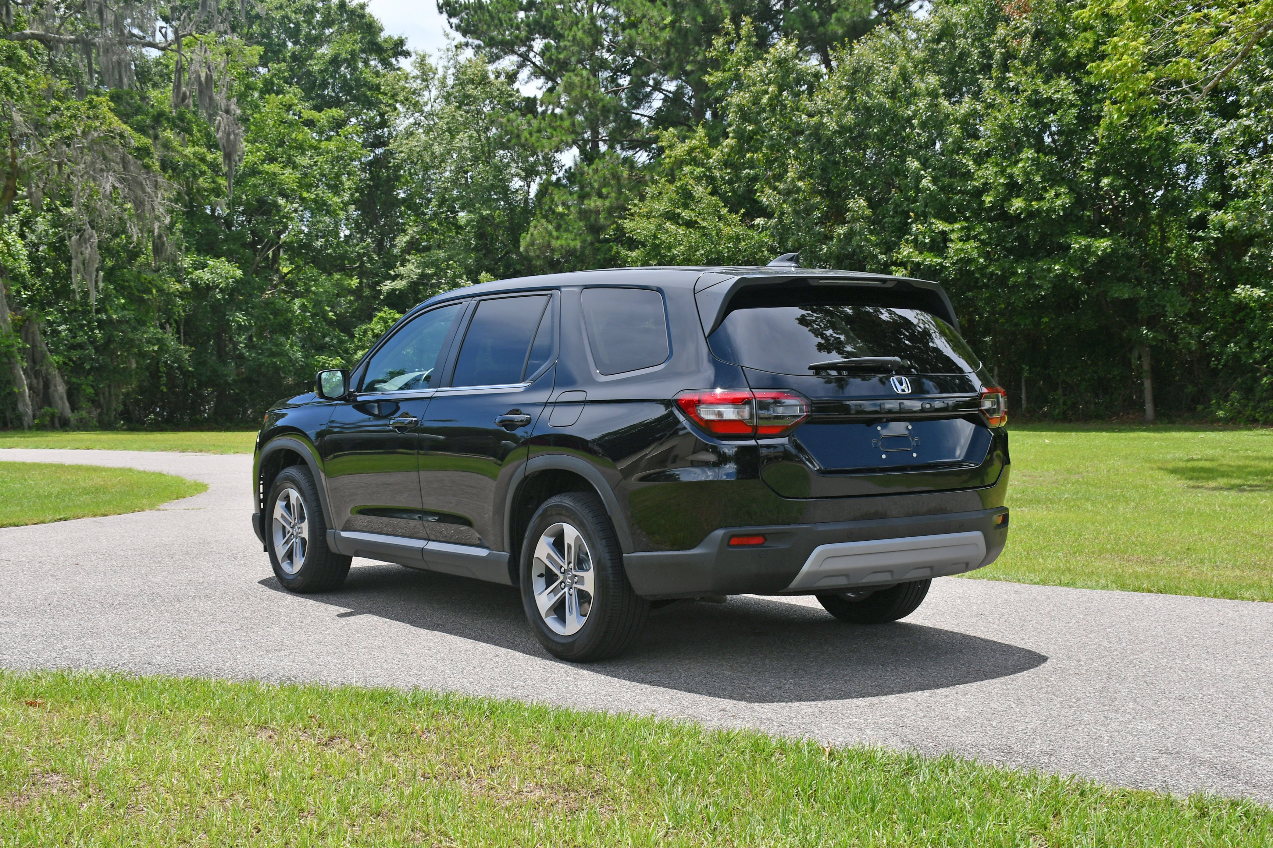 Used 2025 Black Honda EX-L image 3