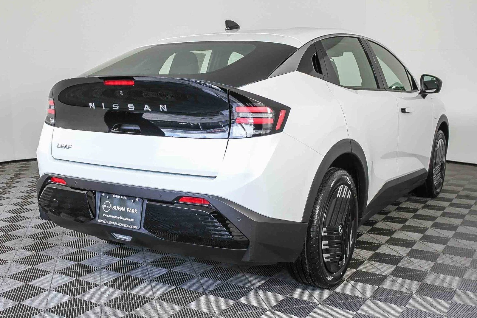 New 2026 Everest White Pearl TriCoat Nissan S+ image 8