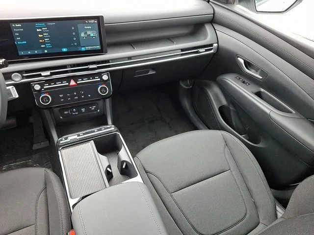 New 2026 White Hyundai Blue SE image 11