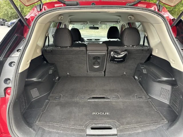 Used 2017 Red Nissan S image 12