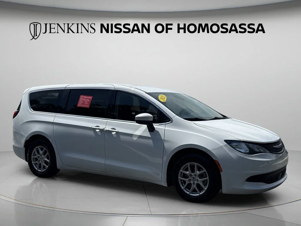 Used 2023 White Chrysler LX image 5