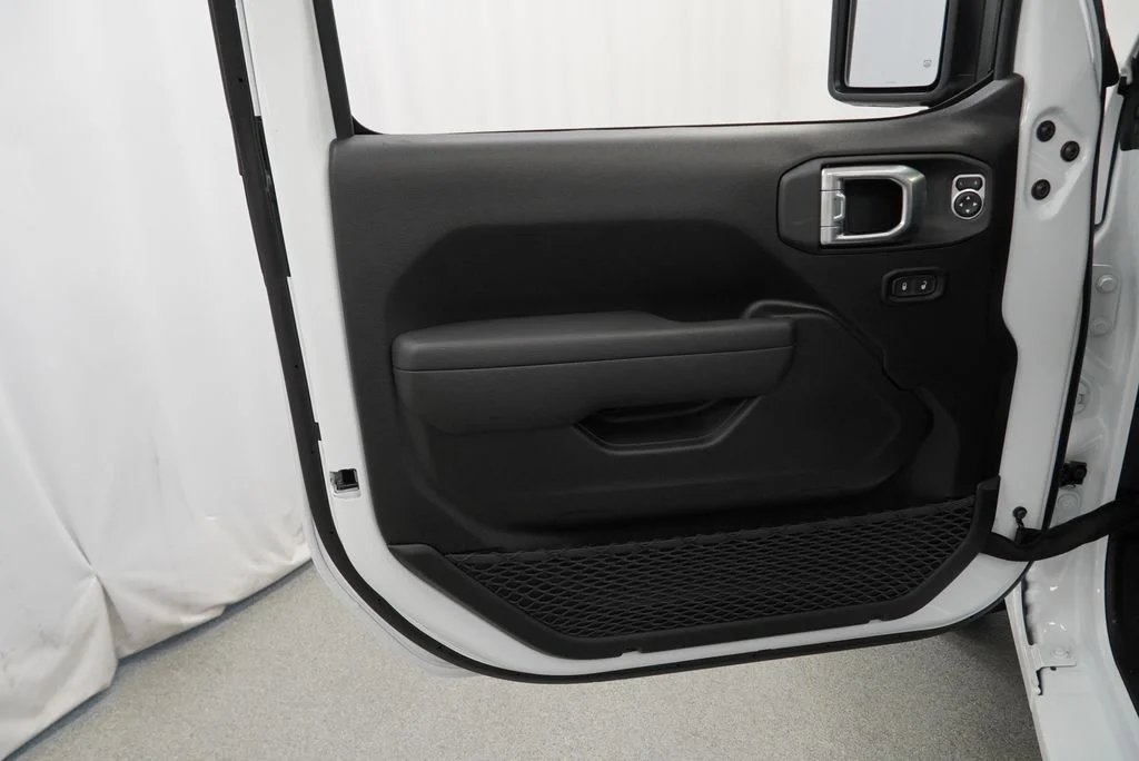 New 2027 Bright White Clear-Coat Paint Jeep Sport S image 28