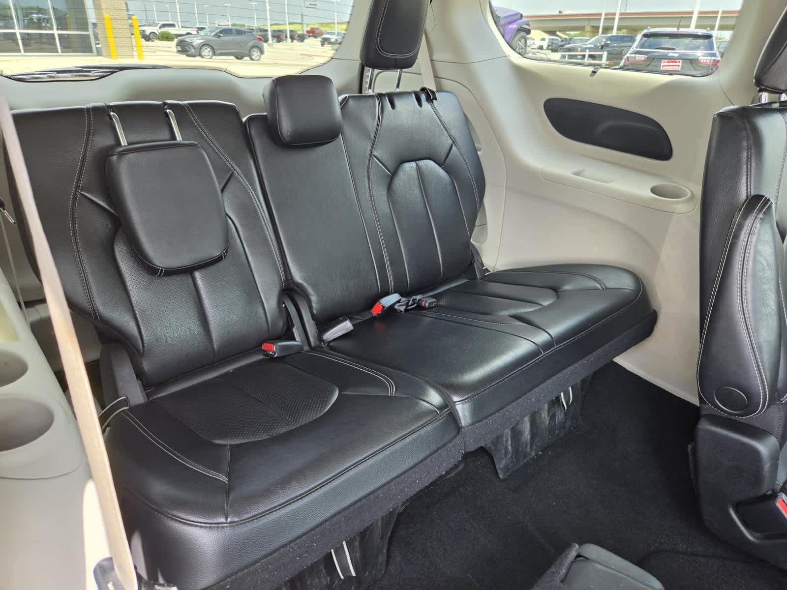 Used 2022 Ceramic Gray Clearcoat Chrysler Touring L image 12
