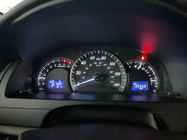 Used 2015 Gray Toyota LE image 19
