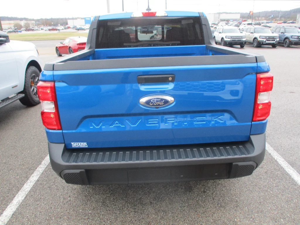 Used 2022 Velocity Blue Metallic Ford Lariat image 21