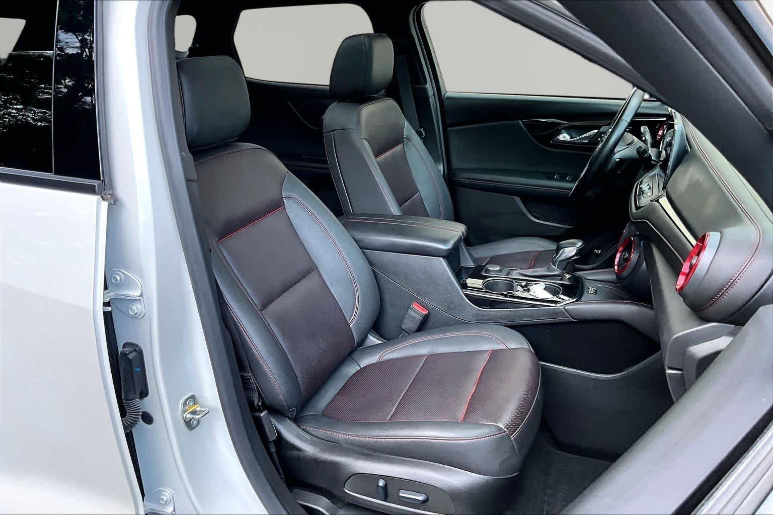 Used 2023 Iridescent Pearl Tricoat Chevrolet RS image 9
