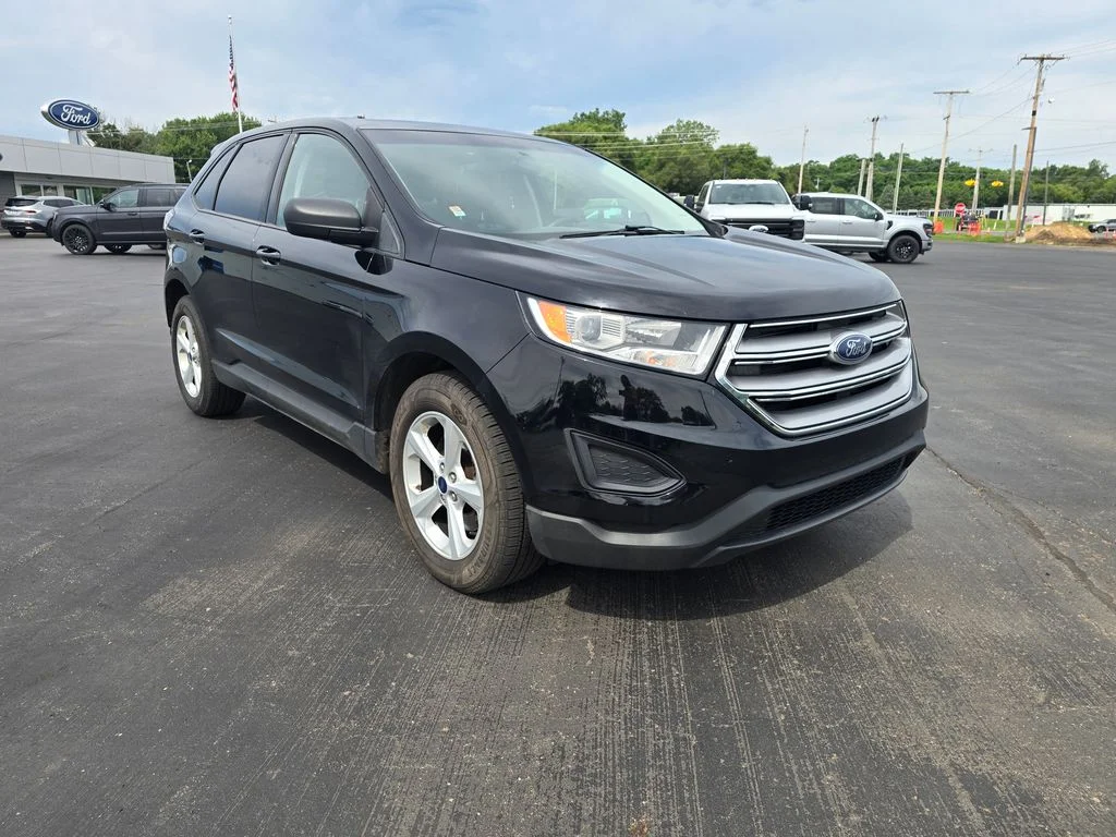 Used 2018 Shadow Black Ford SE image 3