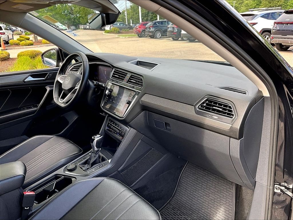 Used 2022 Black Volkswagen 2.0T SE image 14
