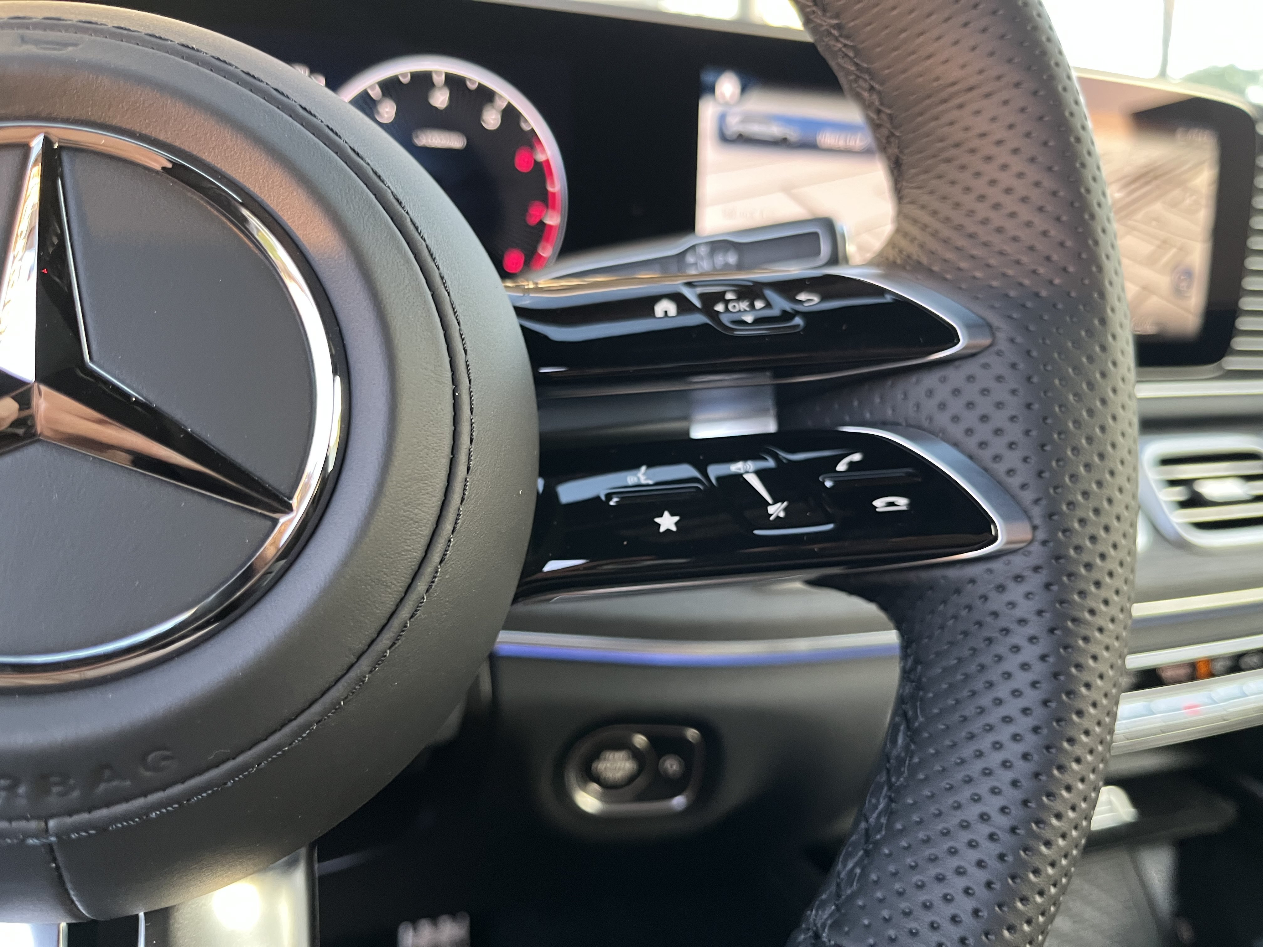 New 2026 MOONLIGHT WHITE Mercedes-Benz GLS 450 image 24