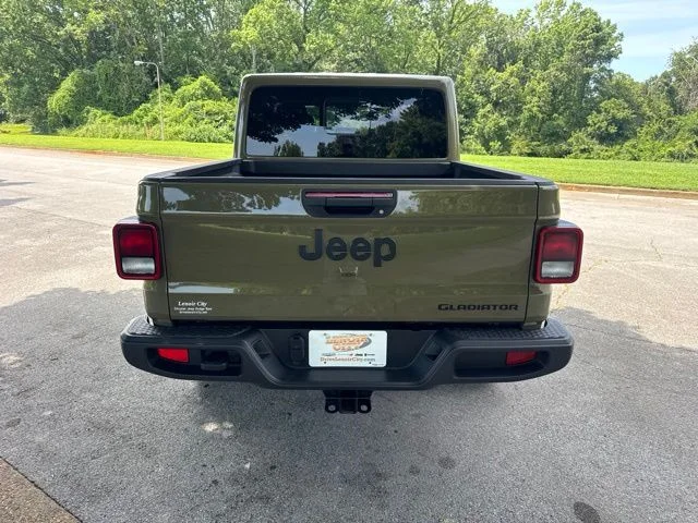 Used 2025  Jeep High Tide image 6