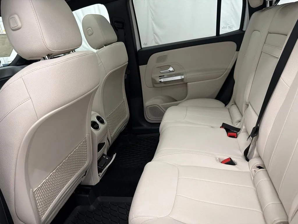 New 2026 White Mercedes-Benz GLB 250 image 19