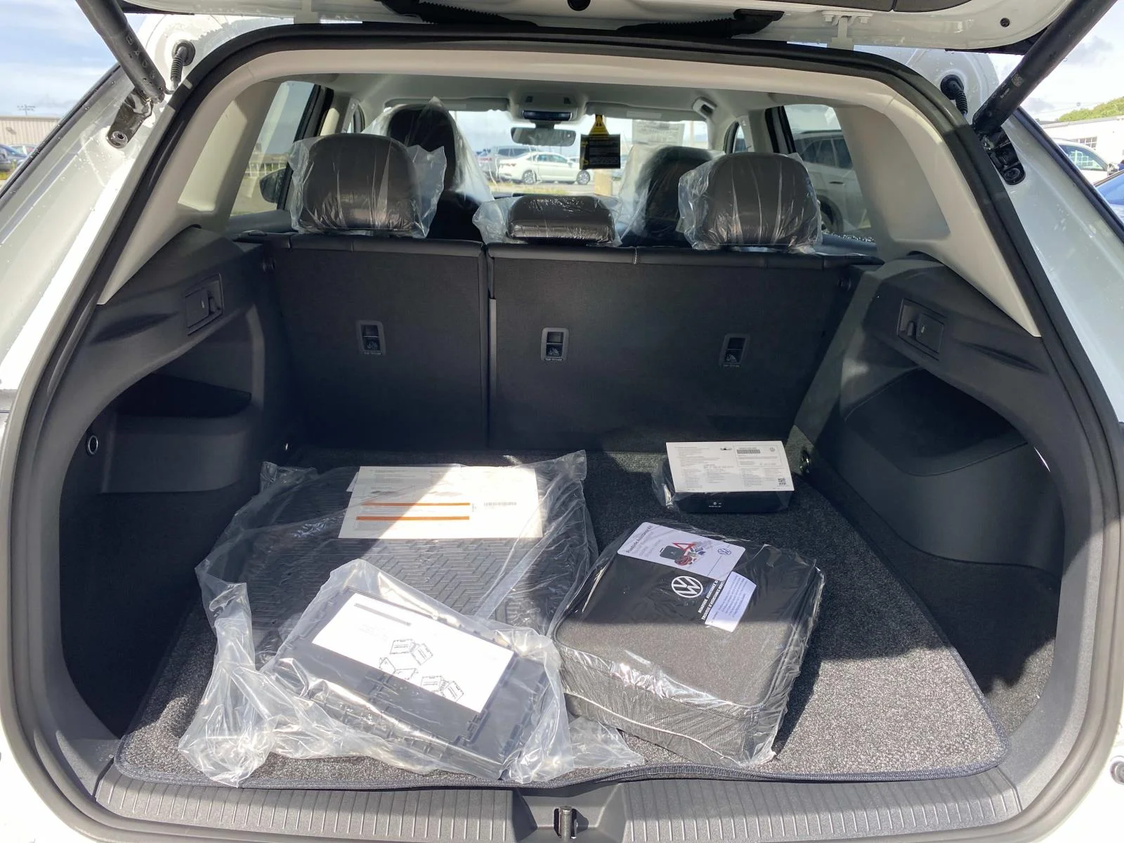 New 2026 Pure White Volkswagen SE 4MOTION image 5