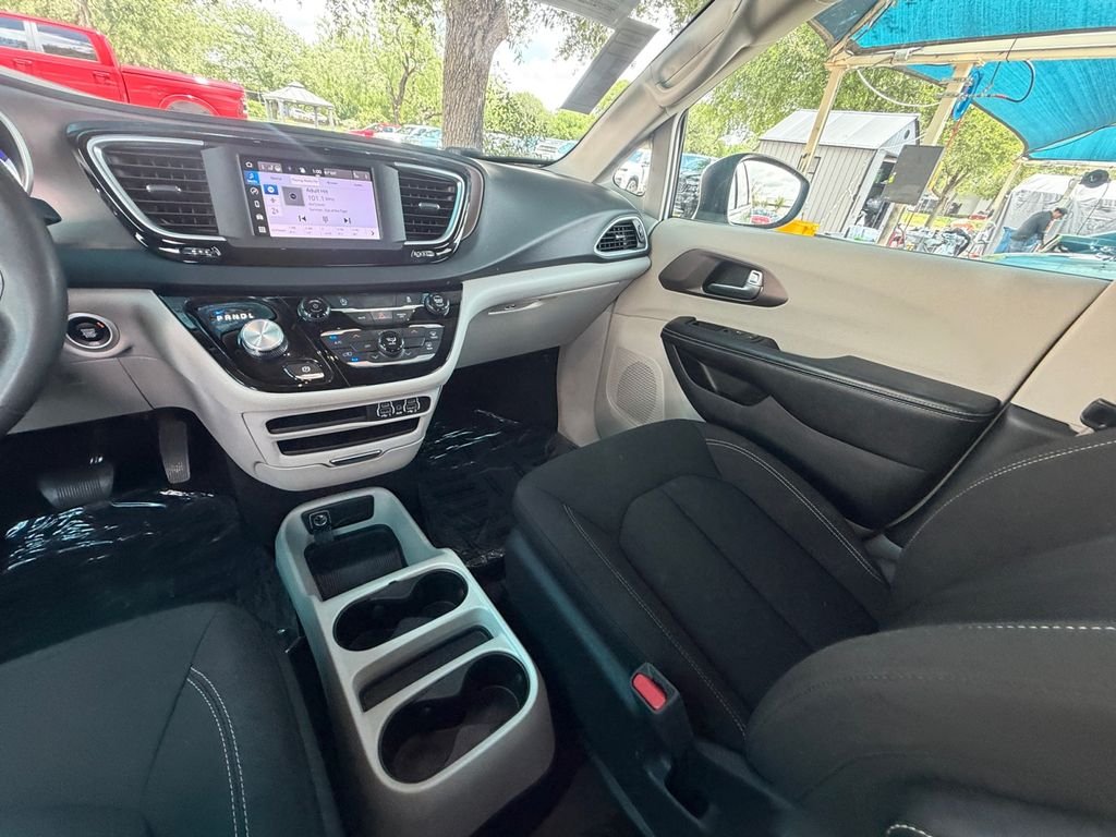 Used 2023 White Chrysler LX image 15