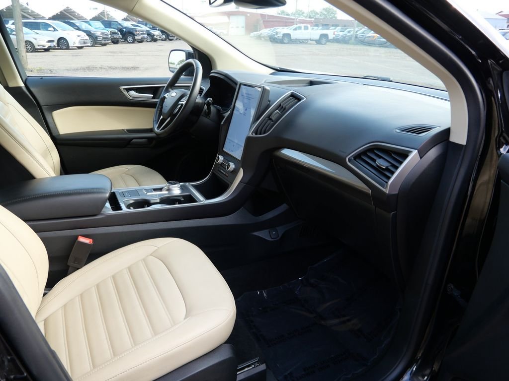 Used 2024 Black Ford SEL image 11
