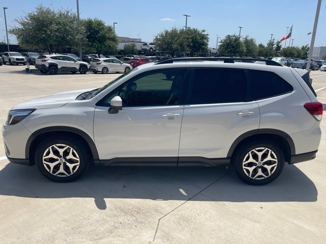Used 2021 White Subaru Premium image 5