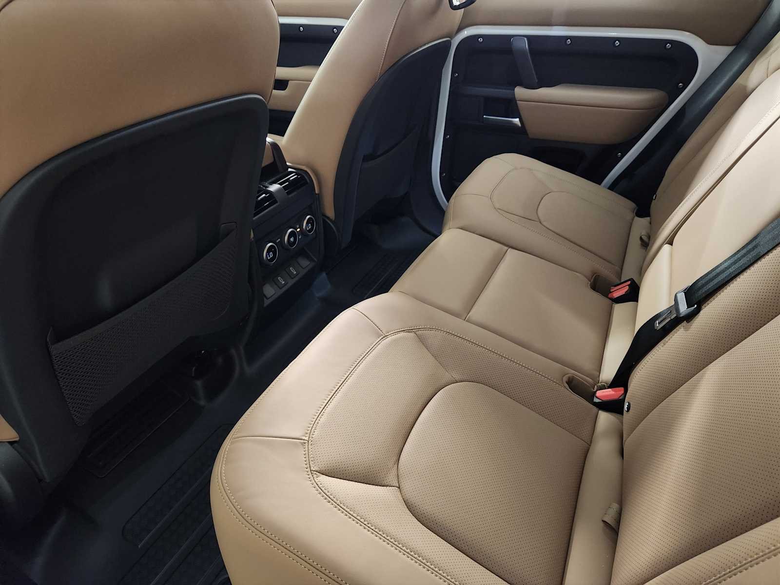 New 2026 Fuji White Land Rover X-Dynamic SE image 29