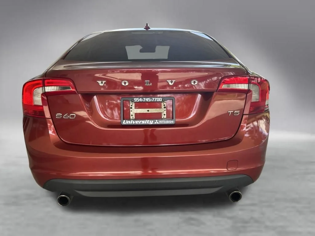Used 2013  Volvo  image 28