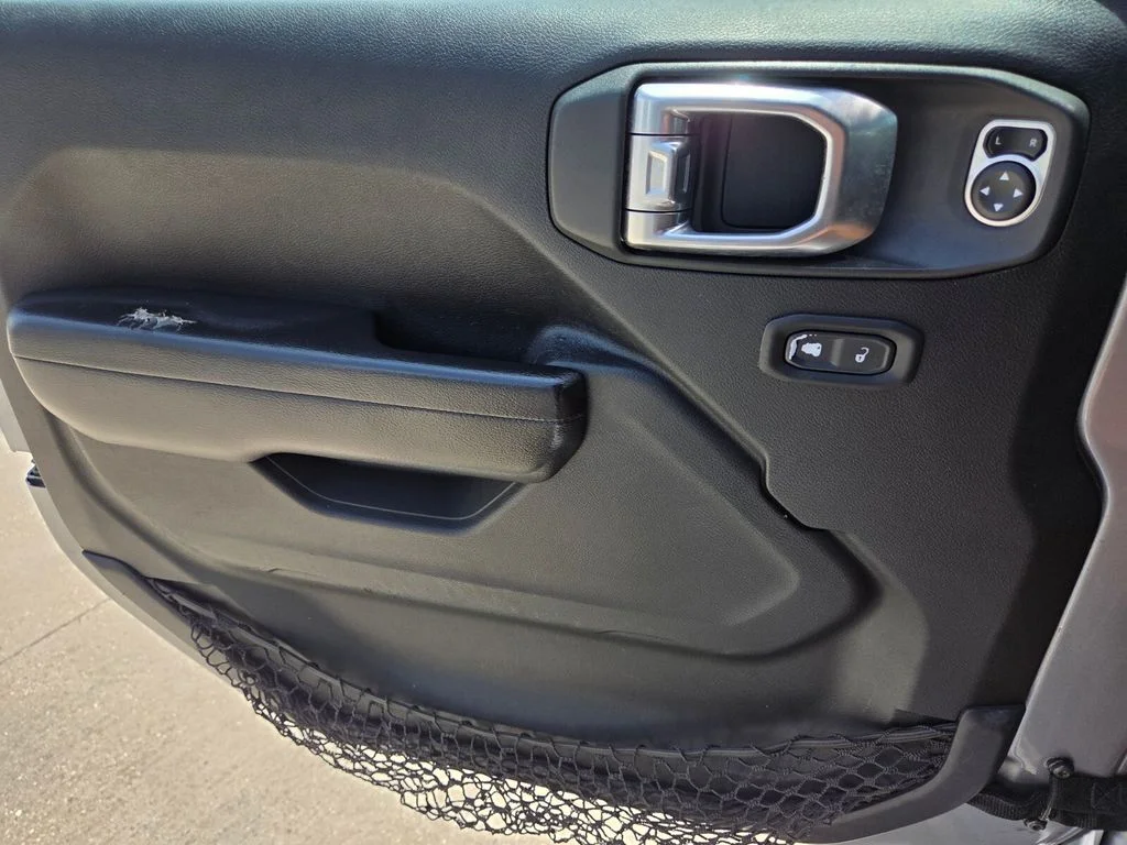 Used 2020 Silver Jeep Sport image 19