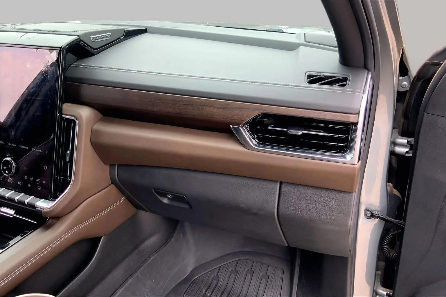 Used 2025 Sterling Metallic GMC Denali Ultimate image 18