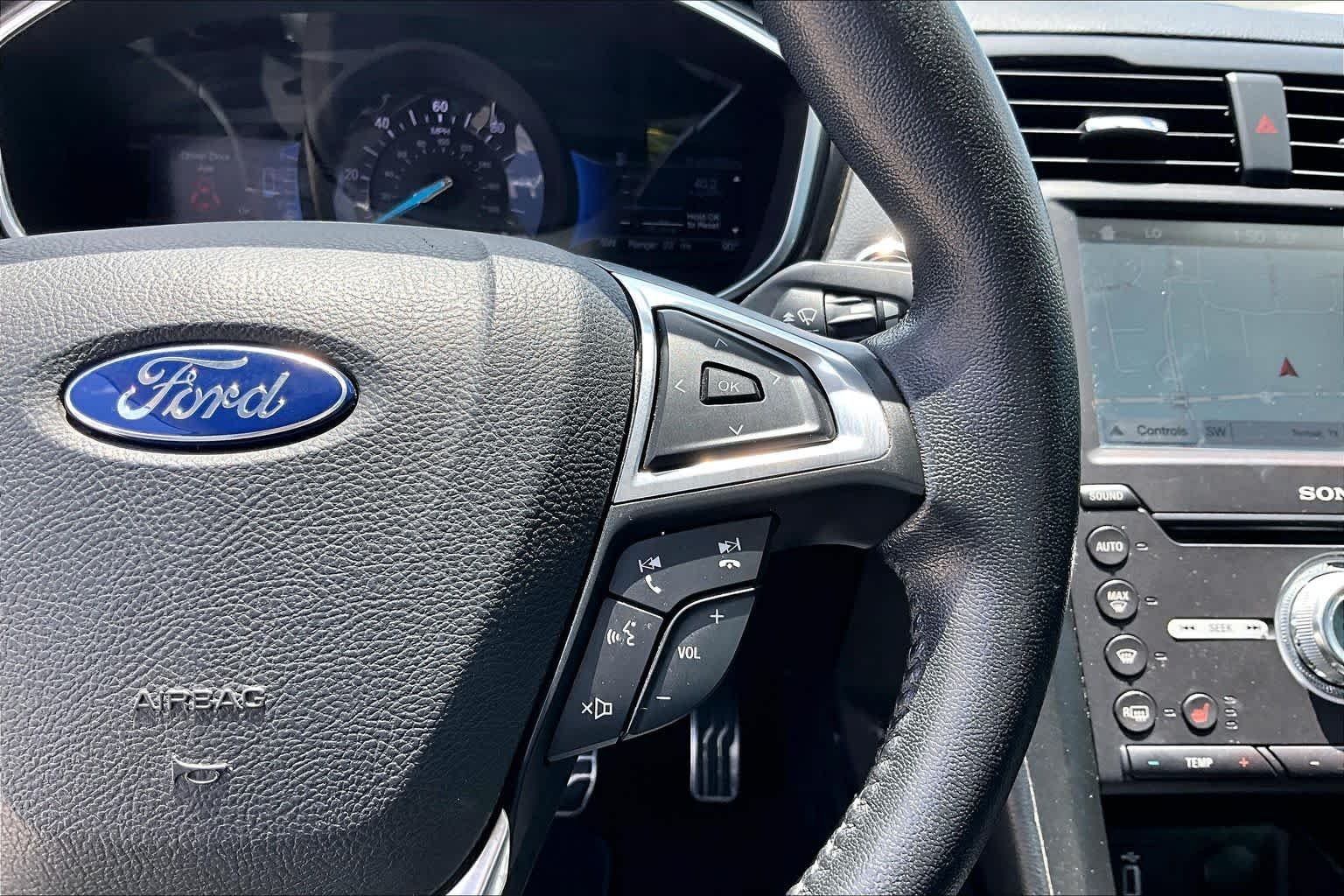 Used 2017 White Platinum Metallic Tri-Coat Ford Titanium image 24
