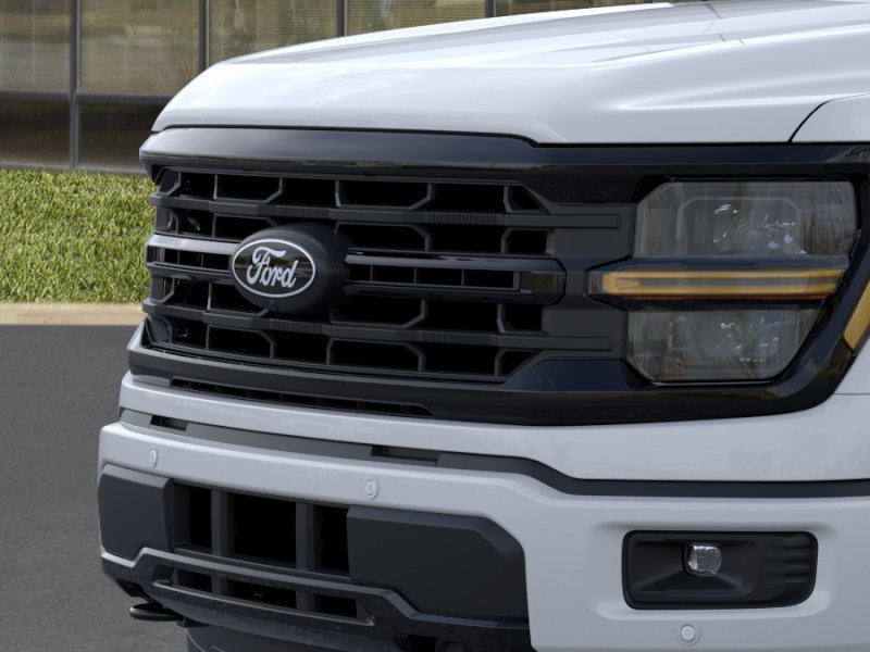 New 2026 Oxford White Ford XLT image 39