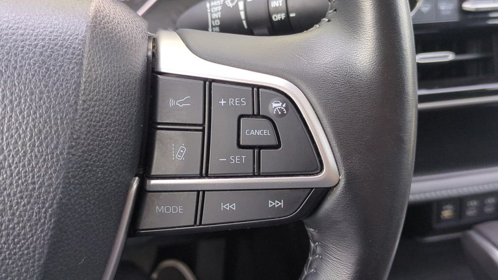 2024 Toyota Highlander LE - Photo 21