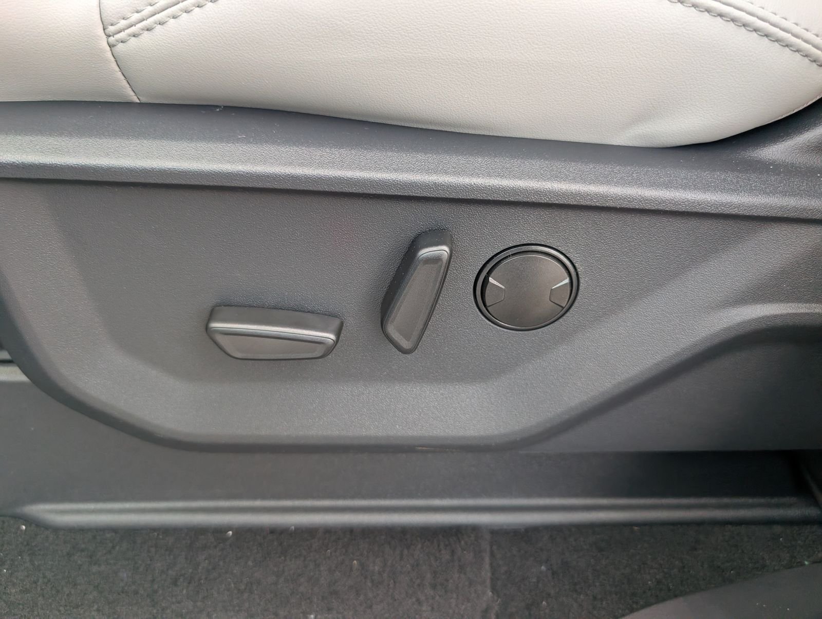 New 2026 Space Silver Metallic Ford Active image 15