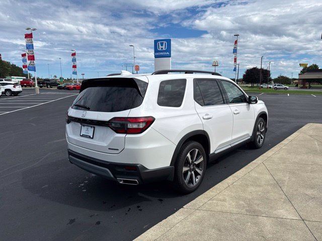Used 2023 White Honda Touring image 5