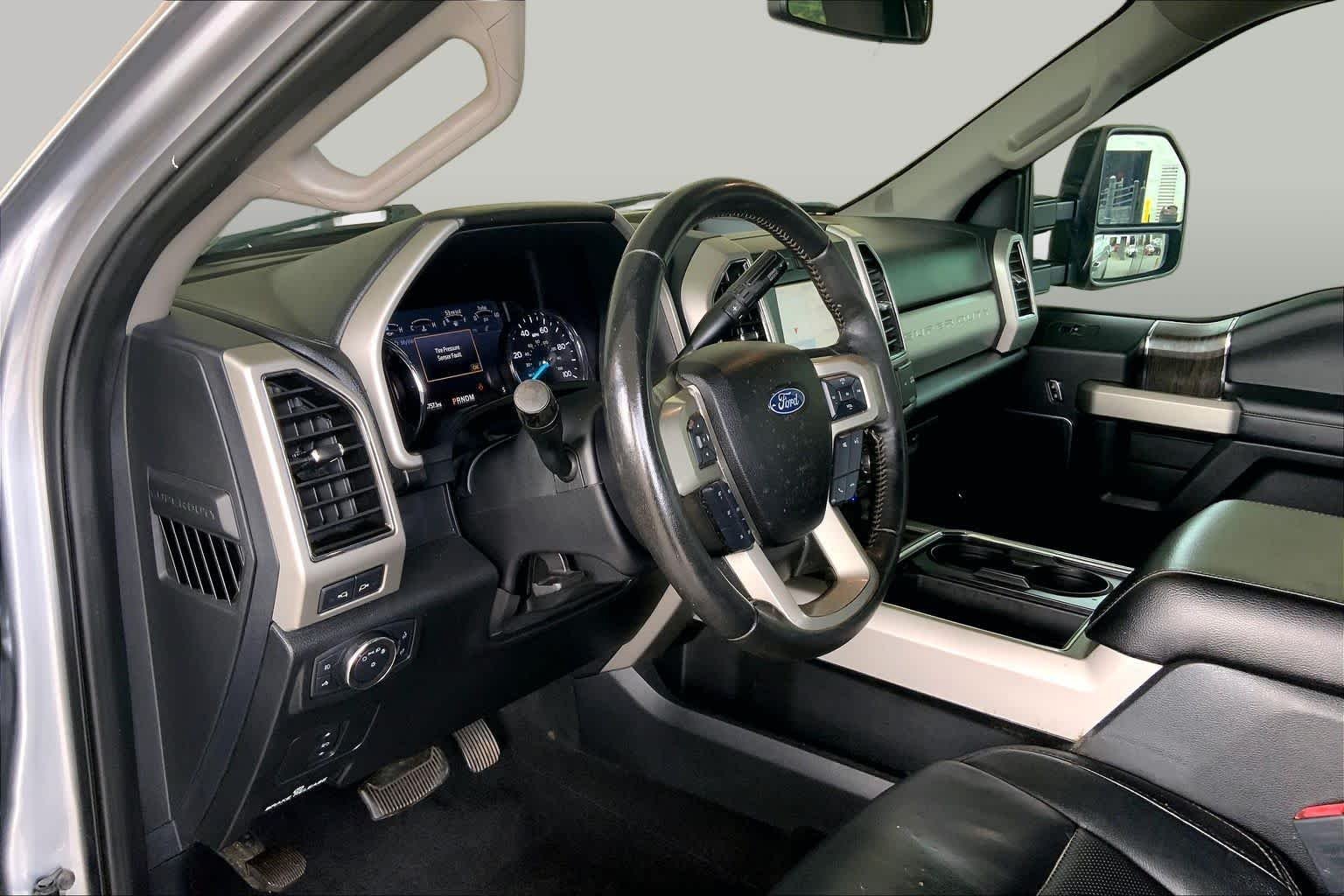 Used 2020 Iconic Silver Ford LARIAT image 17