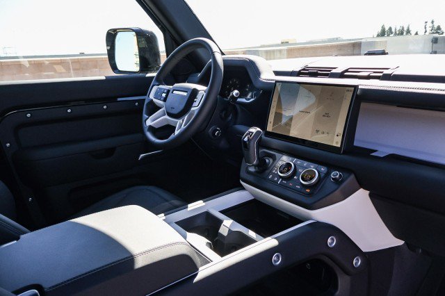 Certified Used 2025 Black Land Rover X-Dynamic SE image 14