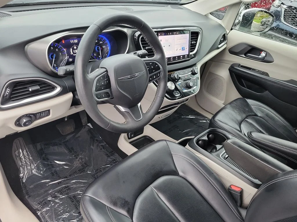 Used 2023 White Chrysler Touring L image 18