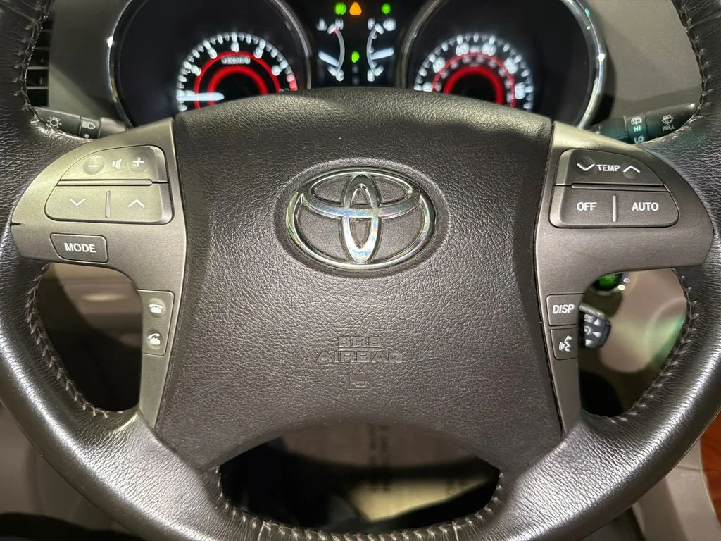 Used 2008 Salsa Red Pearl Toyota Limited image 29