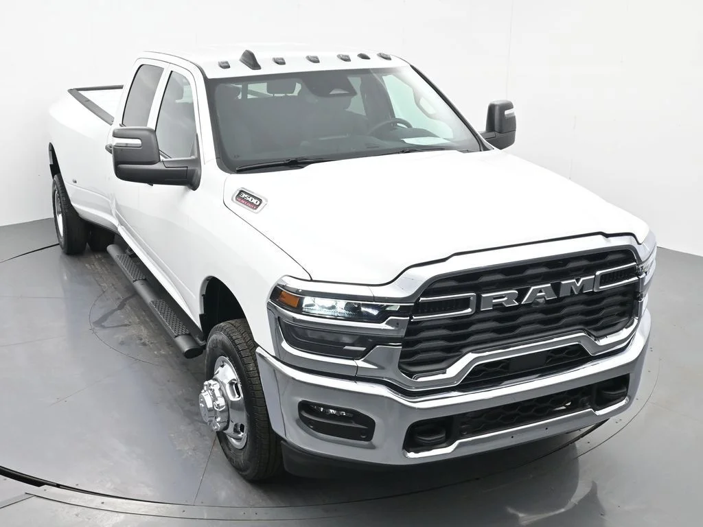 New 2026 Bright White Clear-Coat Exterior Paint RAM Tradesman image 24