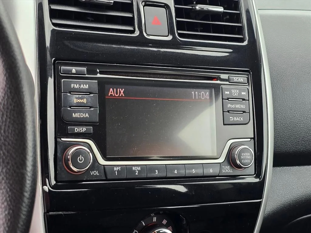 Used 2018 White Nissan 1.6 SV image 20