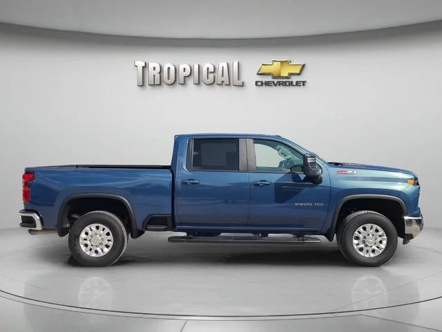 Used 2025 Lakeshore Blue Metallic Chevrolet LT image 6