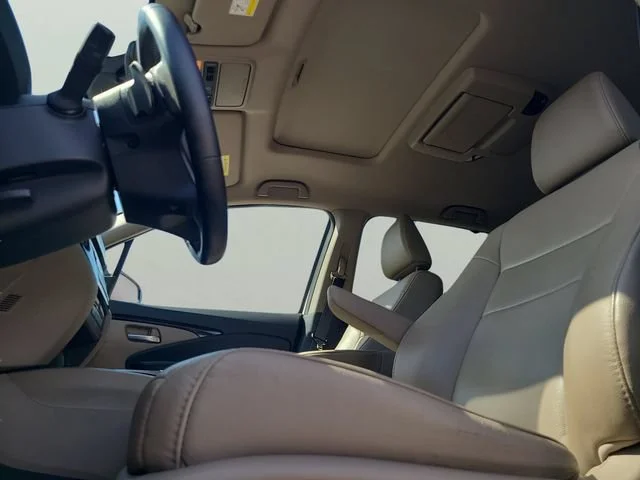 Used 2019 White Honda Touring 7-Passenger image 24