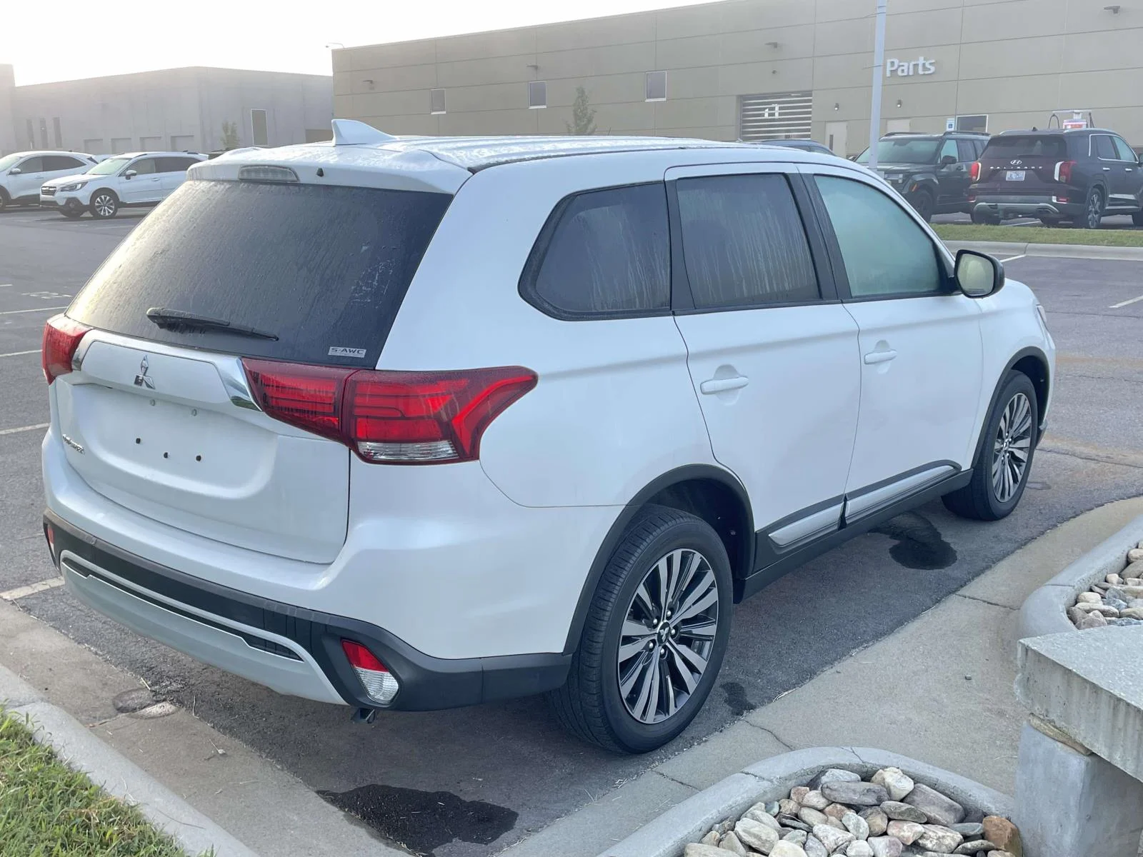Used 2020  Mitsubishi ES image 4